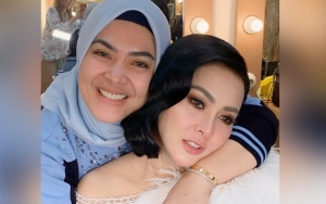 Syahrini dan Adik Akhirnya Bagi Masker Anti Corona, Syaratnya Bikin Tepok Jidat