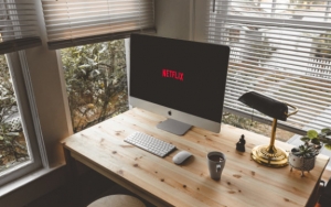 Anti Bosan Saat #DiRumahAja, Rekomendasi Film Netflix Ini Dijamin Bikin Social Distancing Jadi Seru