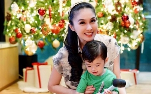 Putra Sulung Sandra Dewi Bikin Gemes Sok Pintar Ajari Ayah Main Gitar