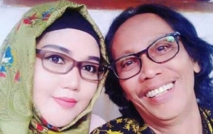 Mandra Tokcer Dikaruniai Bayi di Usia 54 Tahun, Wajah Putih Sang Putra Curi Perhatian