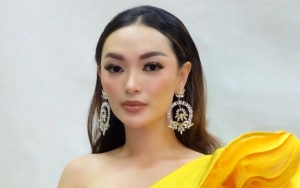 Zaskia Gotik Kocak Main Kartu Sendiri Bikin Netizen Ngakak