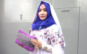 Roro Fitria Nangis Kangen Mendiang Ibunda, Bakal Berhenti dari Dunia Hiburan?