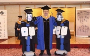 Unik dan Menarik, Mahasiswa Jepang Wisuda Online Diwakilkan Robot Karena Dampak Corona
