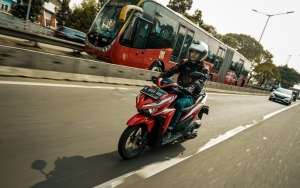 Begini Tips Naik Motor Agar Tetap Aman Dari Bahaya Virus Corona