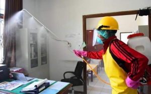 Viral Tukang Galon 'Ngambek' Mogok Kerja Gara-Gara Kena Semprot Disinfektan 32 Kali   Sehari