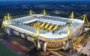 Bertanding Lawan Corona, Borussia Dortmund ‘Sulap’ Stadion Sepak Bola Jadi Ruang Isolasi