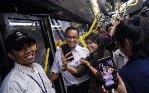 Pemprov DKI Larang Penumpang Naik Transjakarta, LRT dan MRT Tanpa Masker
