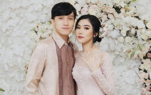 Foto Suaminya Pakai APD Diunggah Sang Kakak, Begini Reaksi Isyana Sarasvati