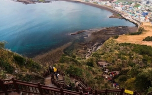 Nekat ‘Plesiran’ Ke Pulau Jeju, Dua Wisatawan Tuai Rp1,7 M Denda Usai Tunjukkan Gejala COVID-19
