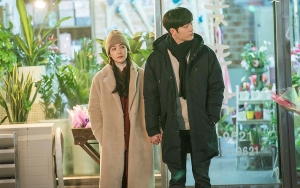'When the Weather is Fine' Bocorkan Foto Intim Park Min Young dan Seo Kang Joon