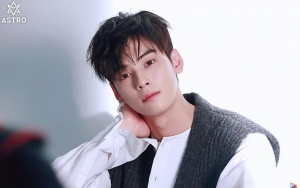 Foto-Foto Seksi Bikin Heboh, Cha Eunwoo Dibilang Persis Cowok Nakal