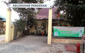 Ratusan Warga Blokir Jalan Tolak Sebuah Gedung Jadi Tempat Isolasi COVID-19 Di Banjarmasin