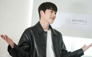 Jang Ki Yong Berubah Jadi Mahasiswa Kedokteran Ganteng di Foto Adegan 'Born Again'