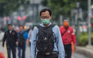 Viral Sopir Pick-Up Pakai Masker dari Celana Dalam Demi Lawan Corona