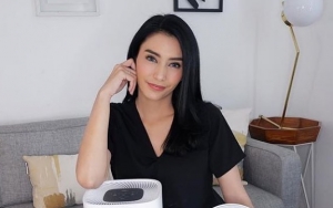 Imbas Corona, Tyas Mirasih Rayakan Ulang Tahun Bersama Sahabat Lewat Video Call