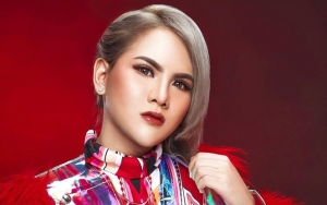 Evelin Nada Anjani Bikin Adem Saat Tampil Berhijab Belajar Cara Baca Alquran