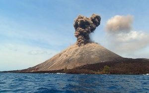 Erupsi, Begini Sejarah Kelam ‘Kelahiran’ Gunung Anak Krakatau