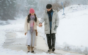 Seo Kang Joon Swag Tolak Permintaan Park Min Young di Lokasi 'When The Weather Is Fine'