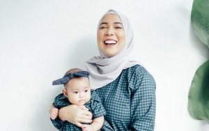 Fitri Tropica Perdana Main TikTok Bareng Anak, Bulu Mata Sukses Curi Perhatian