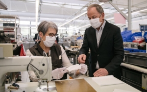 Susul Dior dan Prada, Louis Vuitton Kerahkan 300 Staf Untuk Produksi Masker Corona