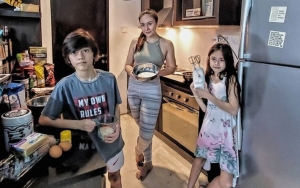 Wulan Guritno Ajak Anak-Anak Bikin Cokelat Hingga Hias Telur Di Hari Paskah