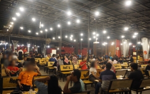 Nekat Nongkrong, Ratusan Pengunjung Kafe Surabaya Jalani Rapid Test COVID-19
