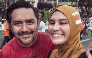 Zee Zee Shahab Pamer Kemesraan Lewat Couple Workout Challenge, Penampilan Suami Bikin Pangling