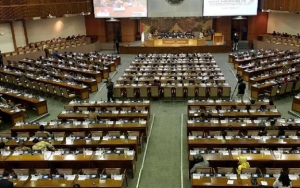 Nekat Bahas Omnibus Law di Tengah Wabah Corona, DPR Didesak Bantu Pemerintah Tangani COVID-19