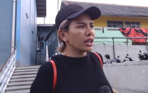  Nikita Mirzani Kerahkan Polisi Untuk Jaga Rumahnya Usai Geram Aksi Orang-Orang Ramai Minta Uang