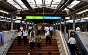 Imbas Corona, Stasiun Tokyo Sepi Bak Latar Film Tema 'Futuristik Distopia'