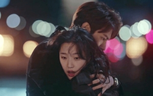 Lee Min Ho dan Kim Go Eun Hadapi Situasi Jauh Berbeda di Foto Adegan 'The King: Eternal Monarch'