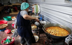 Polri Sediakan 7 Dapur Umum di DKI Saat PSBB, Ribuan Masyarakat Bisa Ikut Makan Gratis