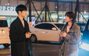 Jung Hae In Goda Chae Soo Bin Pura-Pura Lemah di Lokasi Syuting 'A Piece of Your Mind'