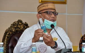 Bikin Warga Bergerombol, Gubernur Gorontalo Dipolisikan Usai Bagi-Bagi Sembako