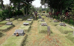 Dilarang MUI, Warga Bogor Tetap Nekat Lakukan Tradisi Ziarah Kubur di Tengah Pandemi Corona