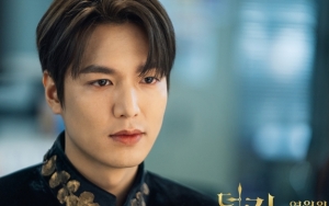 Visual Lee Min Ho Syuting 'The King: Eternal Monarch' Naik Kuda di Jalanan Bikin Terpukau