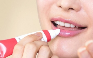 Bisa Atasi Bibir Kering hingga Pecah-Pecah, Berikut 7 Rekomendasi Lip Serum yang Dikenal Berkualitas