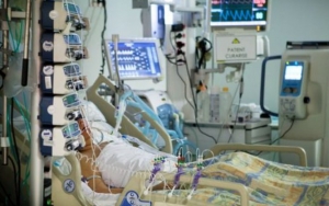 Kisah Tegar Perawat Harus Mematikan Ventilator Pasien Corona Dan Setia Temani Hingga Ajal 
