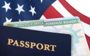 'Lindungi' Pengangguran Imbas Corona, Presiden Trump Tangguhkan Penerbitan Green Card
