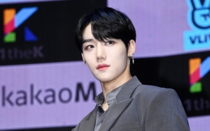 Pose Nyeleneh Jangjun Golden Child di Jumpa Pers 'Road to Kingdom' Jadi Sorotan