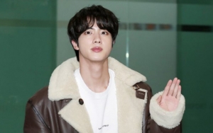 Jin Terciduk Bikin 'Dosa' Ini di Iklan Kursi Pijat BTS