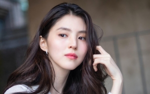 Han So Hee Disebut Mirip Song Hye Kyo Usai Bergaya Cantik dan Elegan di Pemotretan Majalah