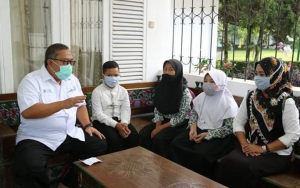 Cerita Inspiratif Siswa Sukabumi Tak Gengsi Jualan Sampah Demi Lawan Virus Corona