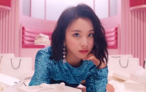 Gaya Busana Nyentrik 'Ala Nenek-Nenek' Chaeyoung TWICE Tuai Komentar Tak Sedap