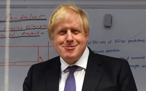 Sembuh Dari Corona, PM Inggris Kembali Betugas di Downing Street