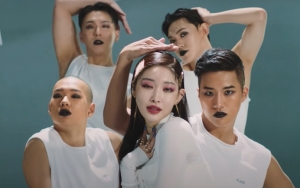 Kim Chung Ha Tampil Super Elegan Dan Karismatik Dalam MV Lagu Pra-rilis 'Stay Tonight'
