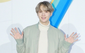 Kolab dengan IU Gegerkan K-Pop, Suga BTS Malah Sibuk Joget Seksi di Kantor