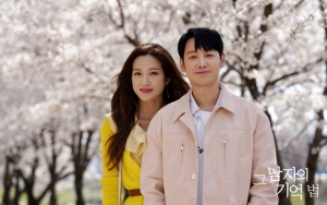 Selfie Manis Bikin Baper, Moon Ga Young dan Kim Dong Wook Didoakan Berjodoh