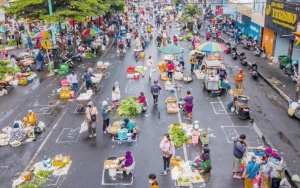 Pasar Salatiga Terapkan Social Distancing, Potret Cantik Bak Pelangi Jadi Viral