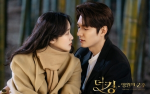 Lee Min Ho dan Kim Go Eun Ciuman Kening di 'The King: Eternal Monarch', Fans Ribut